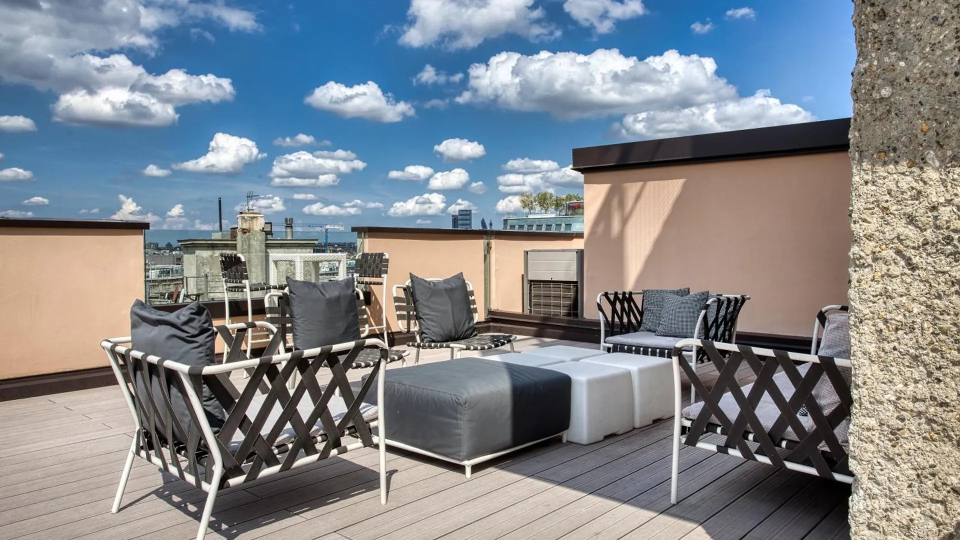 Joivy Chic Studio Close To Central Tower Milan
